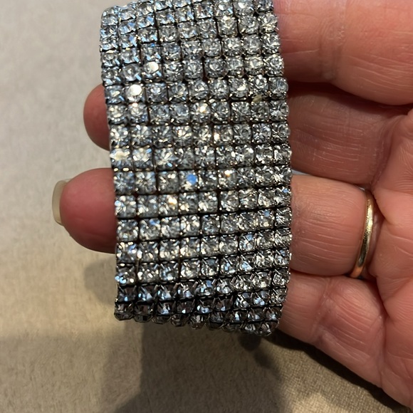 NWOT 9 row rhinestone stretch bracelet - Picture 3 of 5